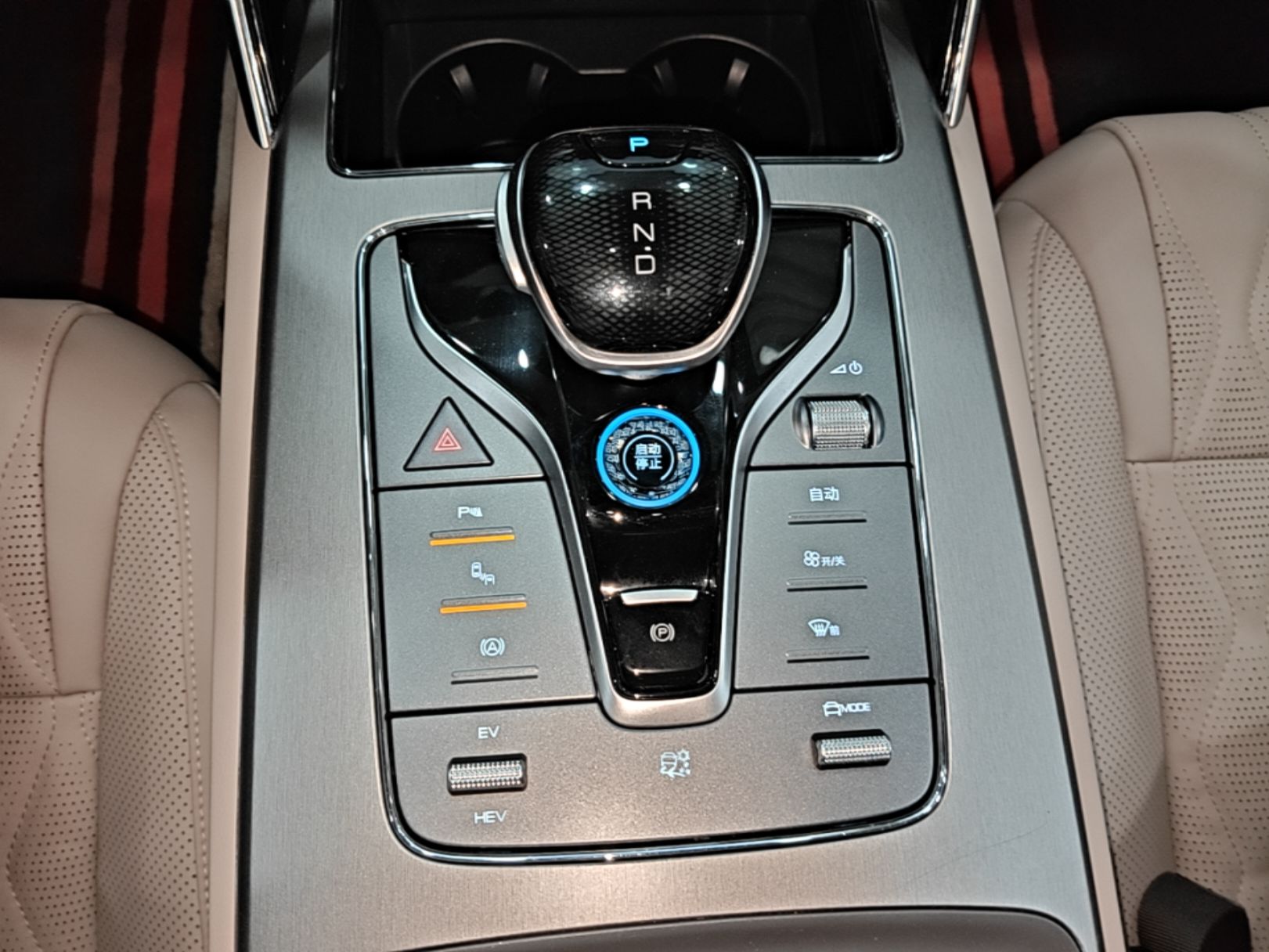 BYD Tang New Energy 2025 DM-i 115KM Prestige Model - Executive — снимка 16