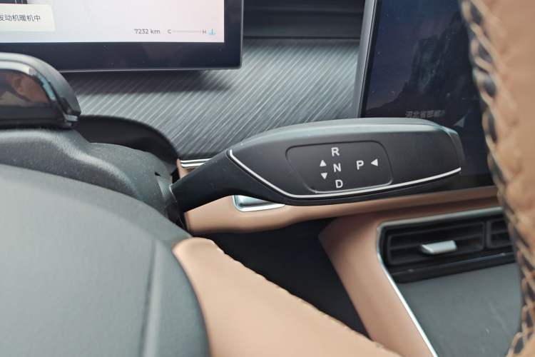 Used Chery Tiggo 8 L 2024 2.0T Two-Wheel Drive Prestige Version 5 Seats
