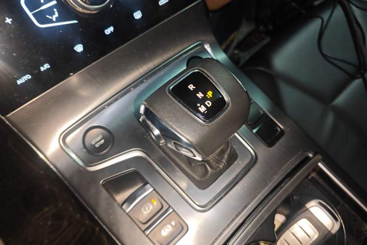 Used Hongqi H5 2022 Classic Model 1.5T DCT Flagship Edition Gear Lever