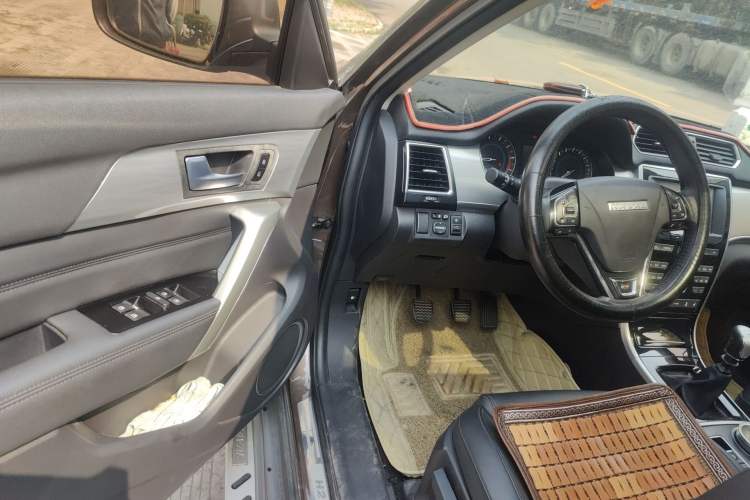 Used Haval H2 2016 Red-Label 1.5T Manual Two-Wheel Drive Luxury Model Driver Seat