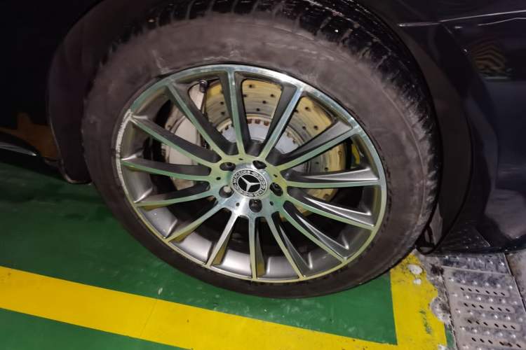 Used Mercedes-Benz Maybach S-Class 2015 S 400 4MATIC Right Front Wheel Hub