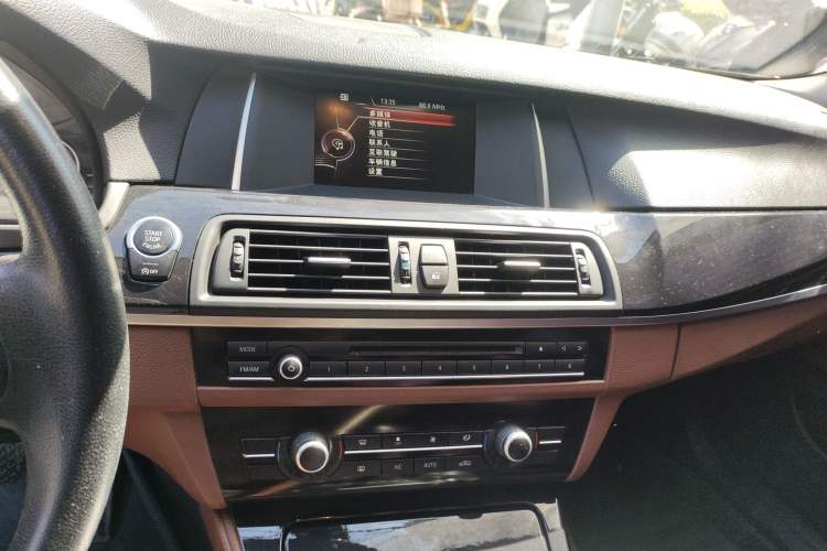 Used BMW 5 Series 2014 520Li Elegant Model
