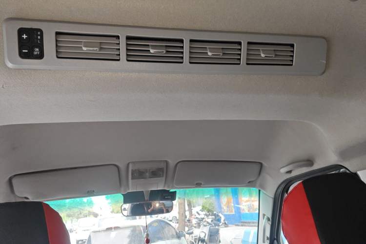 Used Jinbei New Hiace S 2023 1.5L Wealth Edition Passenger Van 5/6/7-Seater Central Air Conditioning Version SWC15M Headliner