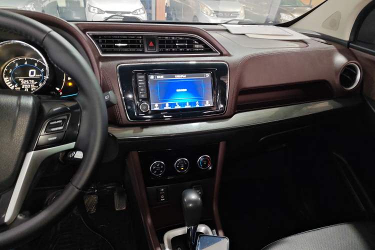 Used Venucia M50V 2019 1.6L CVT Luxury Edition