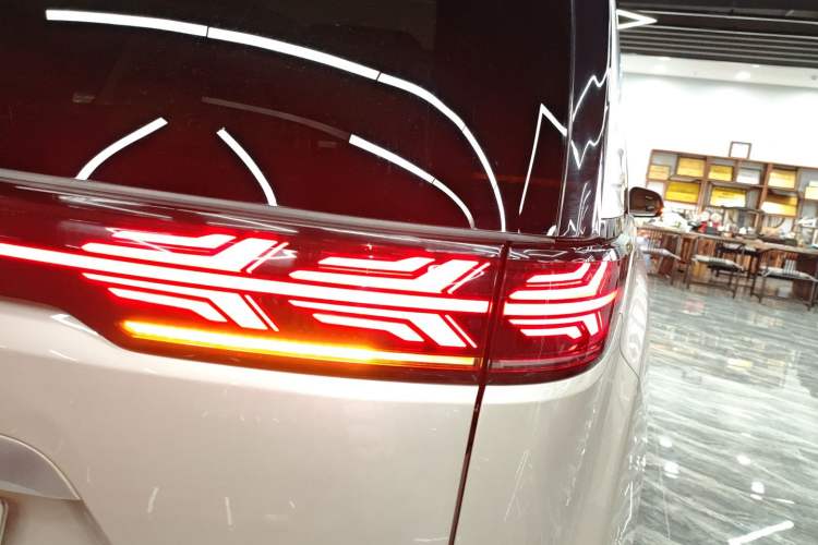 Used Denza D9 2022 DM-i 970 Four-Wheel Drive Flagship Model
