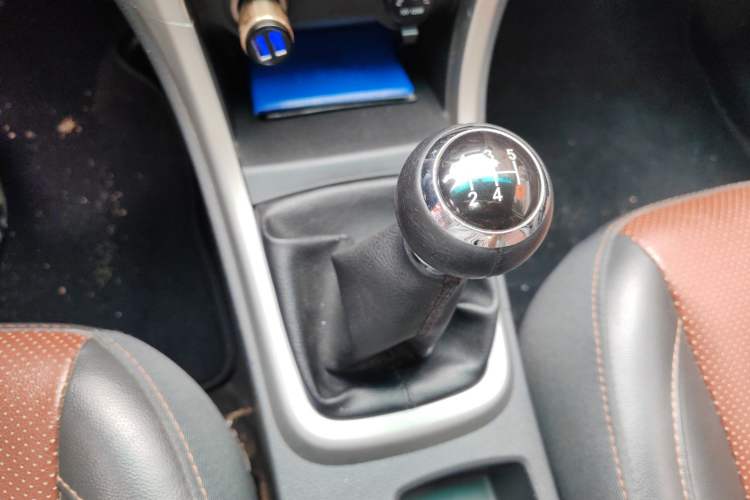 Used BYD F3 2015 Energy-Saving Edition 1.5L Manual Luxury Model Gear Lever