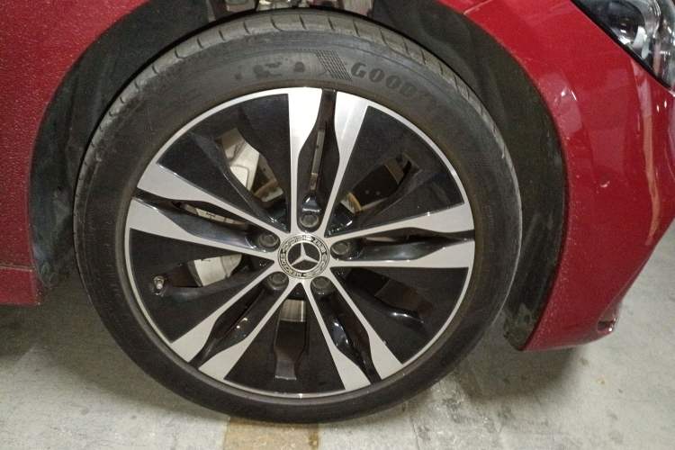 Used Mercedes-Benz C-Class New Energy 2023 Facelift C 350 eL Right Front Wheel Hub