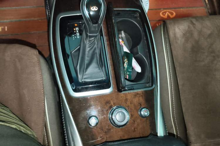 Used Infiniti QX60 2016 2.5 S/C Hybrid Two-Wheel-Drive Excellence Edition China V Standard
