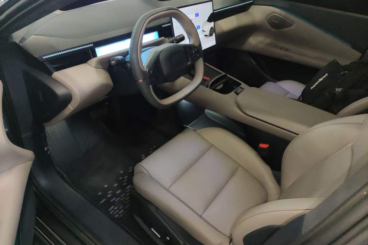 Used Lynk & Co Z10 2025 95 kWh 766 km Range Rear-Wheel Drive Max