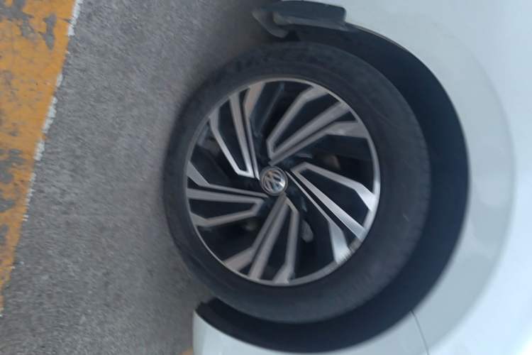 Used Volkswagen Sagitar 2020 280TSI DSG Luxury Version China VI Standard Right Front Wheel Hub