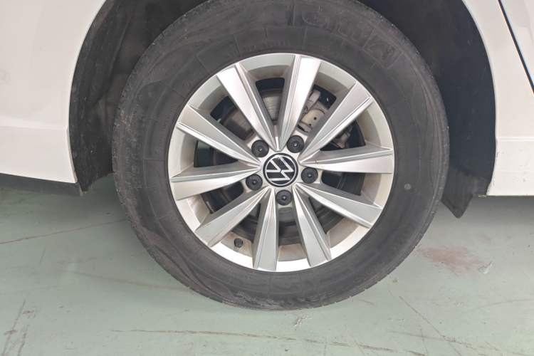 Used Volkswagen Lavida 2024 1.5L Automatic DeYi Edition Right Rear Wheel Hub