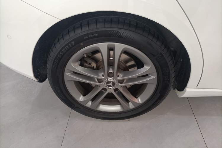 Used Mercedes-Benz B-Class 2020 B 200 Sport Edition Right Rear Wheel Hub