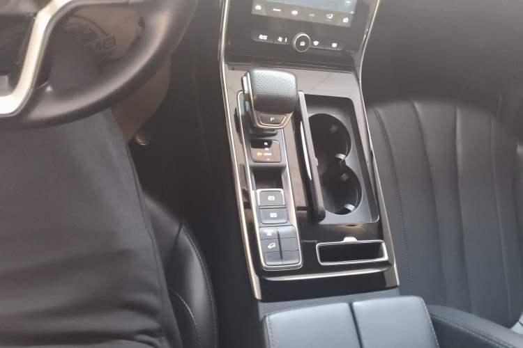 Used Roewe RX5 MAX 2021 Supreme Series 300TGI Automatic Luxury Cabin Edition