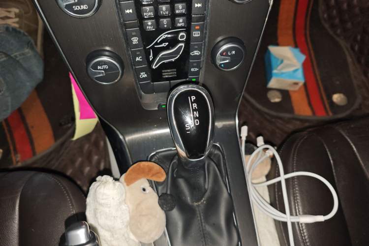 Used Volvo V40 2016 T3 Zhiyi Edition Gear Lever