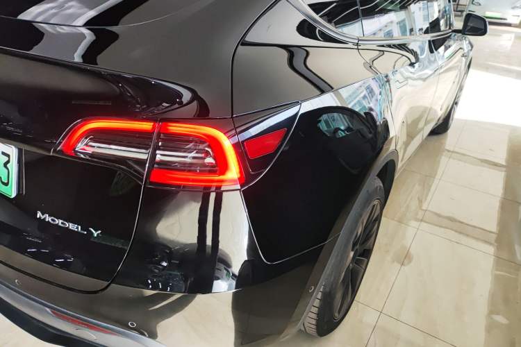 Used Tesla Model Y 2023 Long-Range All-Wheel-Drive Version
