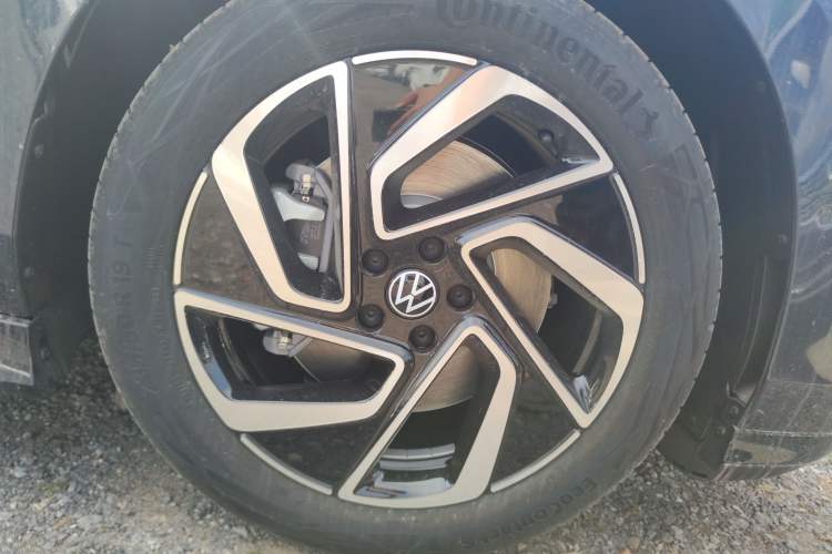 Used Volkswagen ID.7 VIZZION 2024 PRO Model Right Front Wheel Hub