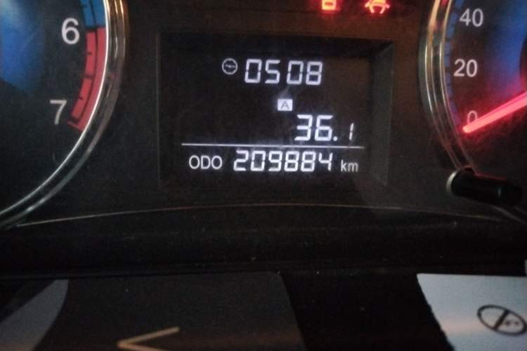 Used Dongfeng Fengon 360 2015 1.5L Manual Luxury 7-Seater China IV Standard Odometer Close Up