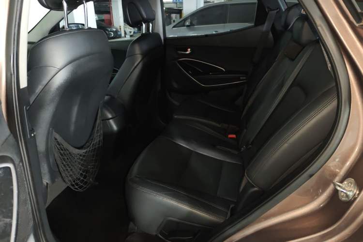 Used Hyundai Santa Fe 2015 2.0T Automatic Two-Wheel Drive Smart Version 5 Seats
