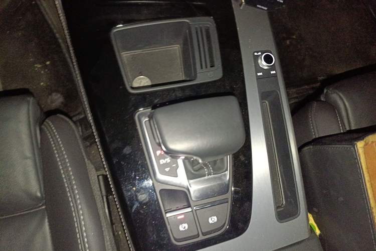 Used Audi Q5L 2022 40T Fashionable and Dynamic Model
