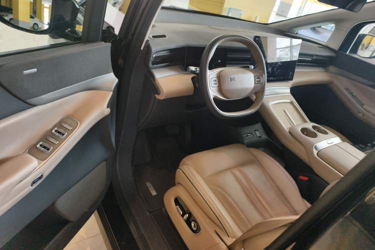 Used XPeng X9 2025 740 Ultra-Long Range Max
