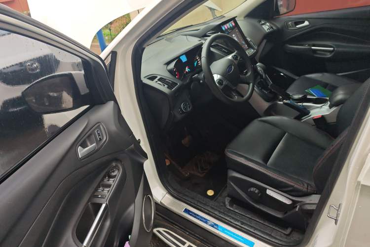 Used Ford Kuga 2015 1.5L GTDi Two-Wheel-Drive Comfort Model Driver Seat