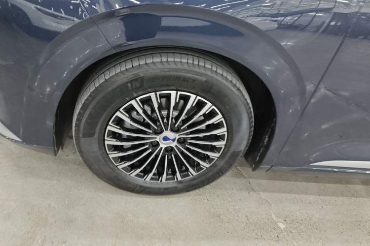 Used Denza D9 2024 DM-i 980 Four-Wheel Drive Flagship Model
