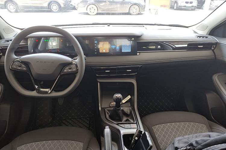 Used Roewe i5 2023 1.5L Manual Comfort Edition
