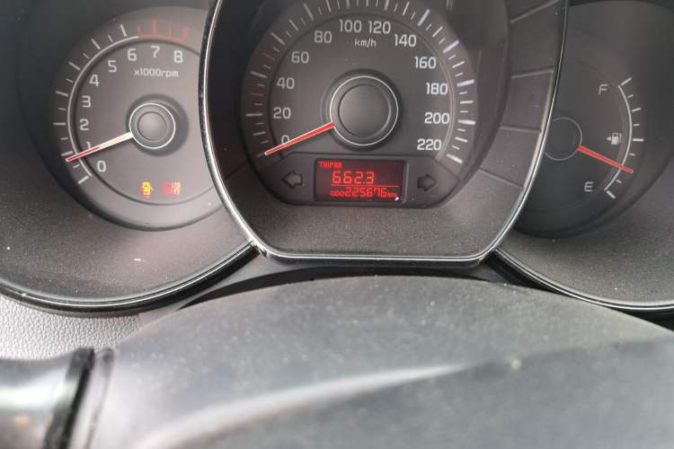 Used Kia K2 2012 Sedan 1.4L MT GLS Commemorative Edition
