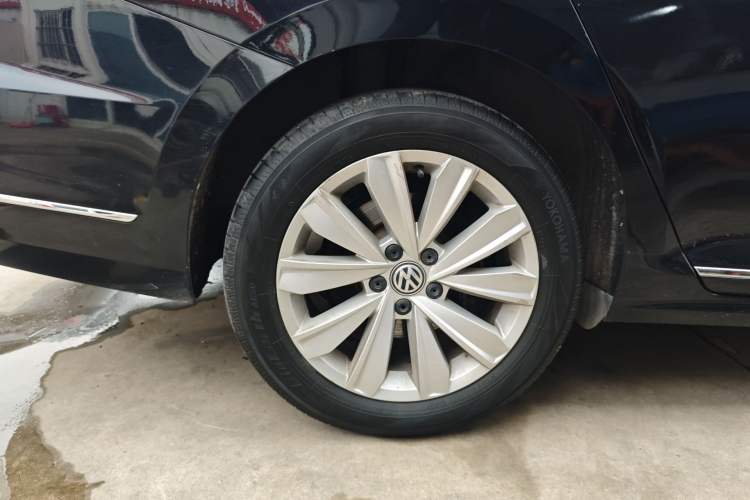 Used Volkswagen Passat 2020 330TSI Elite Edition China VI Right Rear Wheel Hub