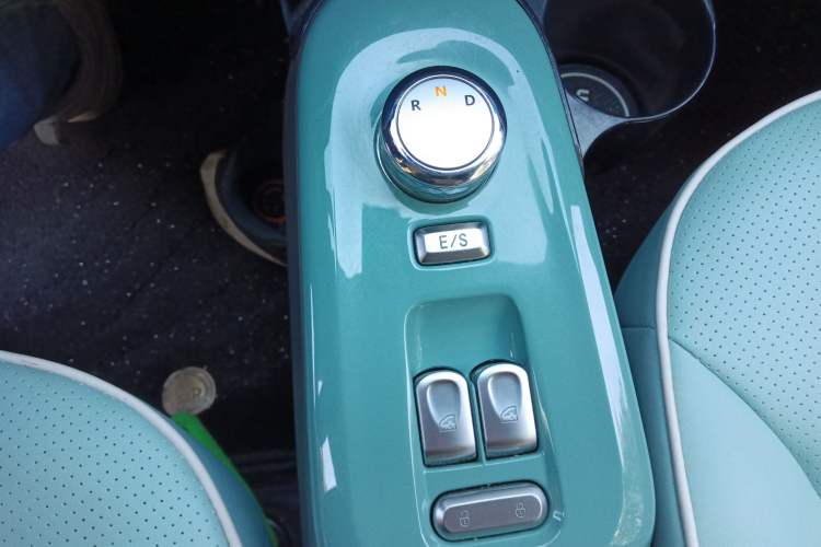 Used CHANGAN NEVO Lumin 2022 155 km – Refreshingly Sweet Edition Gear Lever