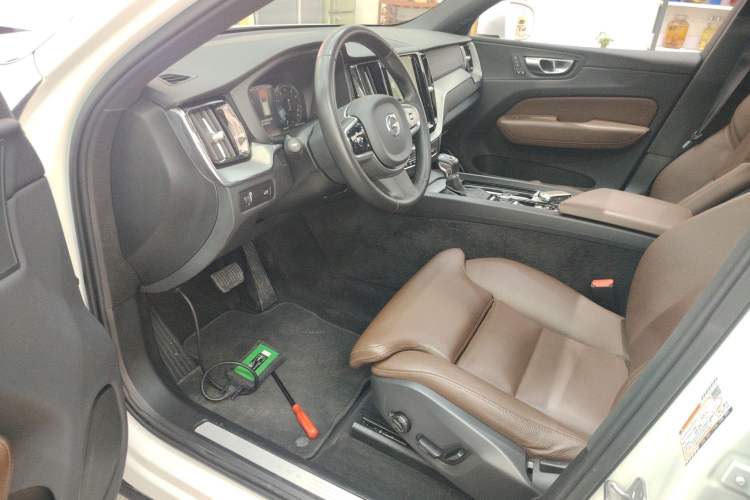 Used Volvo XC60 2021 T5 4x4 Smart Luxury Edition