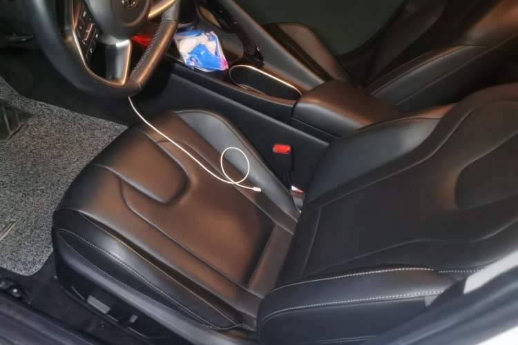 Used Hyundai Elantra 2021 1.5L CVT LUX Prestige Edition Left Front Seat