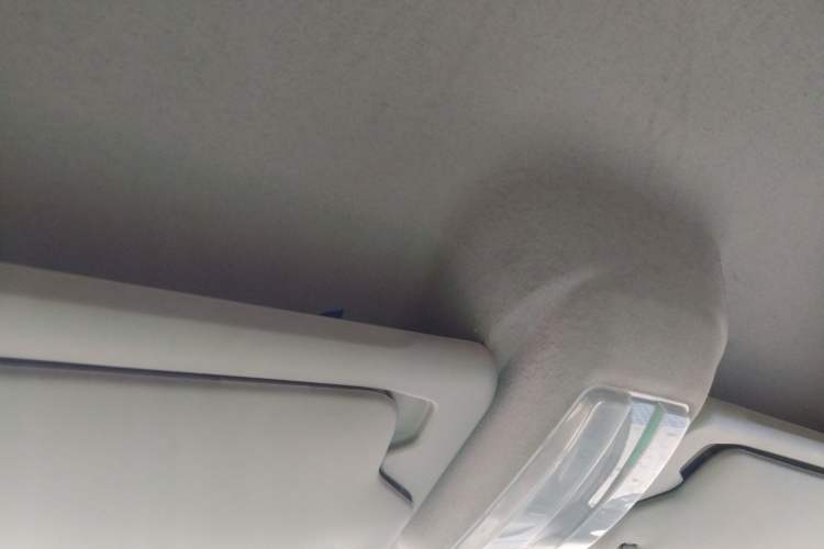 Used SAIC MAXUS Xintu V80 2021 2.0T Manual Classic City Delivery King Short Wheelbase Mid-Roof Design 3 Seats