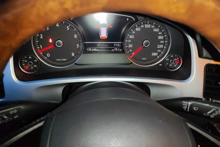 Used Volkswagen Touareg 2011 3.0 TSI Standard Version Instrument Cluster