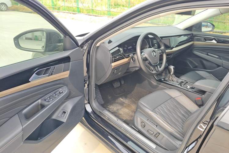 Used Volkswagen Passat 2019 330TSI Luxury Edition China VI Standard Driver Seat