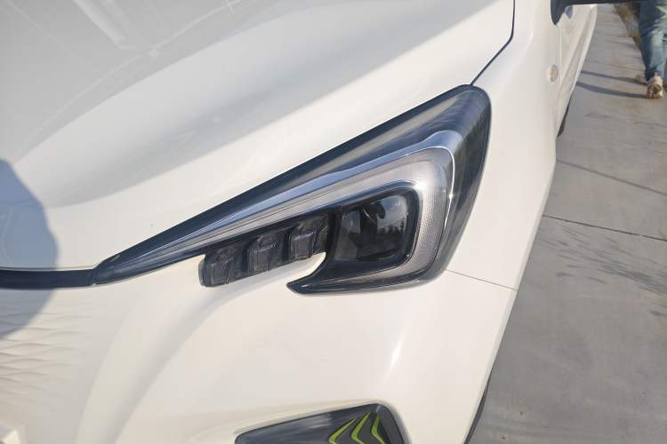 Used CHANGAN OSHAN Benni E-Star 2022 Qingxin Edition Colorful Model Lithium Iron Phosphate Left Front Headlight