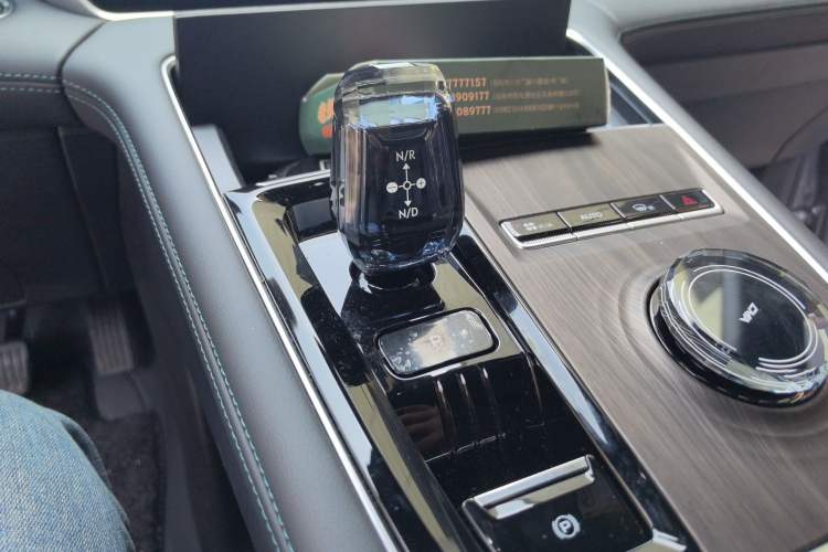 Used Geely Auto Monjaro L 2025 Dongfang Yao 2.0TD Automatic Lanxing Edition Gear Lever