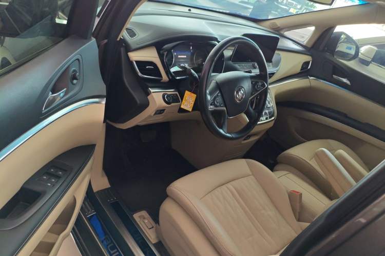 Used Buick GL8 2023 Facelifted Land Cruiser Executive Luxury Version