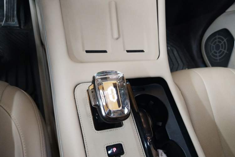 Used Hima AITO M7 2024 1.5T Rear-Drive Plus Version 5 Seats Gear Lever