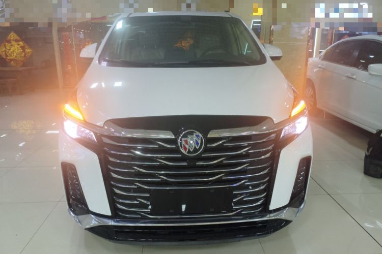 Used Buick GL8 2023 Facelifted Land Cruiser Executive Luxury Version