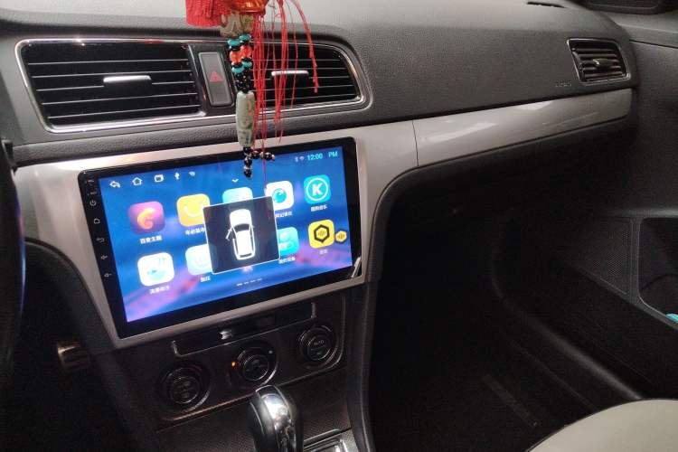 Used Volkswagen Cross Lavida 2014 1.6L Automatic Audio And AC Panel