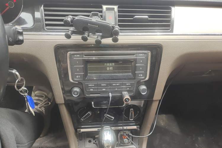 Used Volkswagen Bora 2014 1.4TSI Automatic Comfort Model Audio And AC Panel