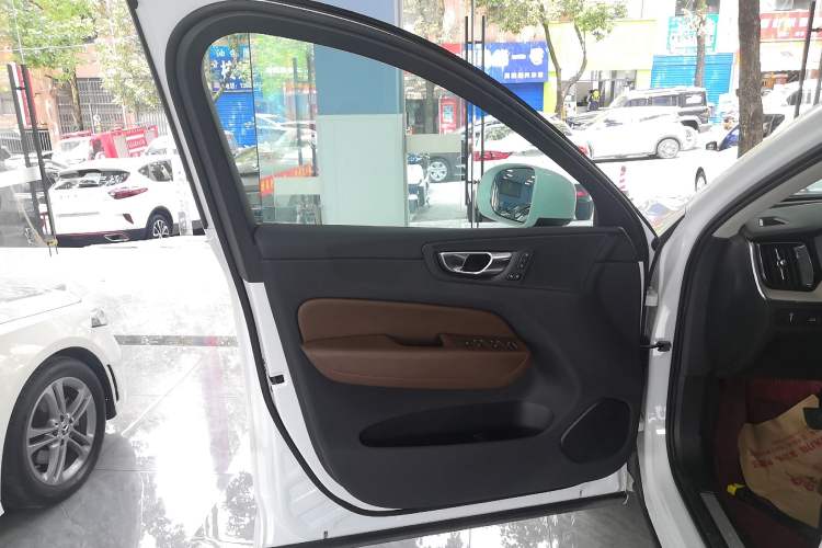 Used Volvo XC60 2020 T5 4x4 Smart Luxury Edition