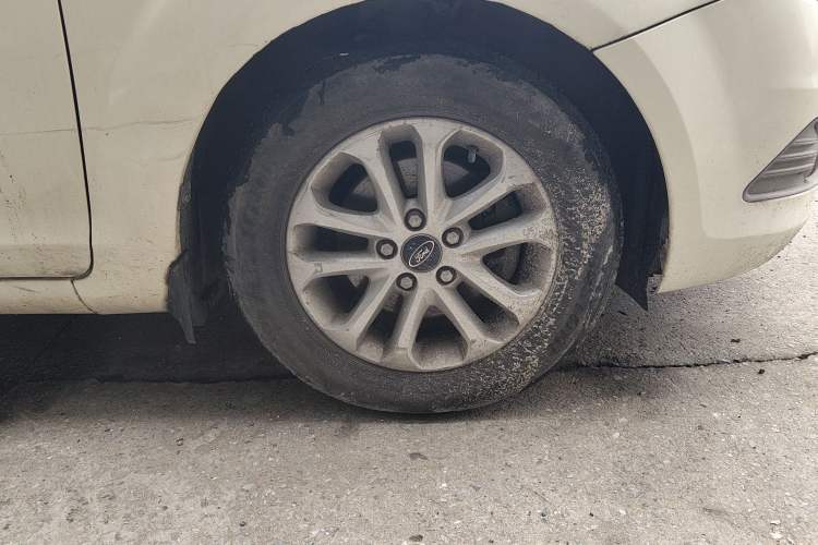 Used Ford Focus 2013 Hatchback Classic 1.8L Manual Base Model Right Front Wheel Hub