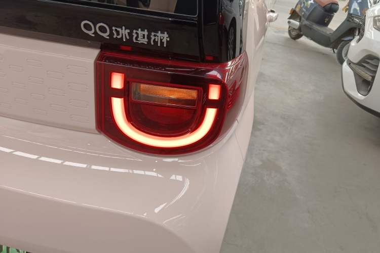 Used Chery New Energy QQ Ice Cream 2022 170km Sundae Phosphate Lithium-Ion