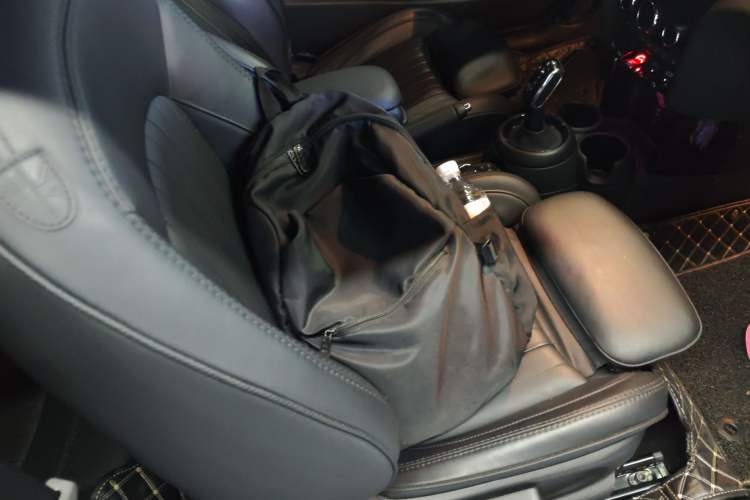 Used MINI JCW 2023 Facelift 2.0T JOHN COOPER WORKS ALL-IN Right Front Seat