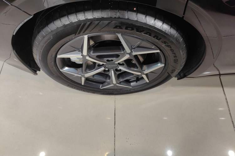 Used Lynk & Co Z10 2025 71 kWh 602 km Range Rear-Wheel Drive Pro