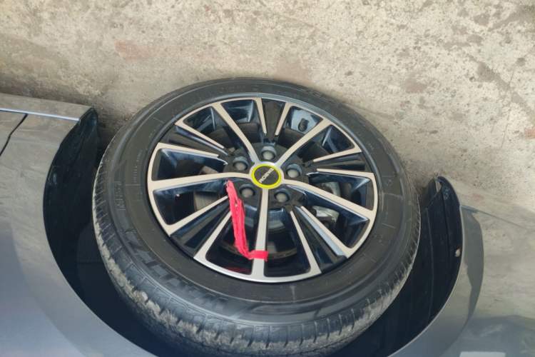 Used Roewe i5 2021 1.5L Manual Diamond Edition Left Front Wheel Hub