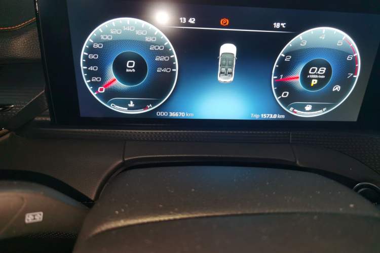 Used Ford Equator 2023 EcoBoost 225 Obsidian Orange Edition Prestige 7-Seater (2/2/3)