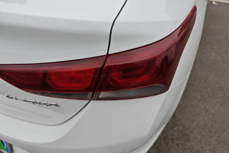 Used Hyundai Verna (new generation) 2016 1.4L Automatic Cool Edition GLS Right Rear Taillight